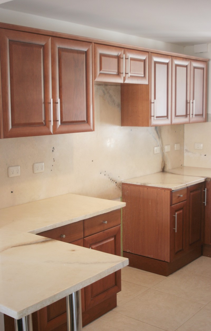 Moderno sobre de cocina hecho en Aurastone